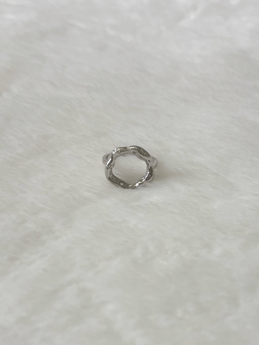 5/$15 🩷 MUST BUNDLE Silver Circle Wave Ring - Picture 3 of 4